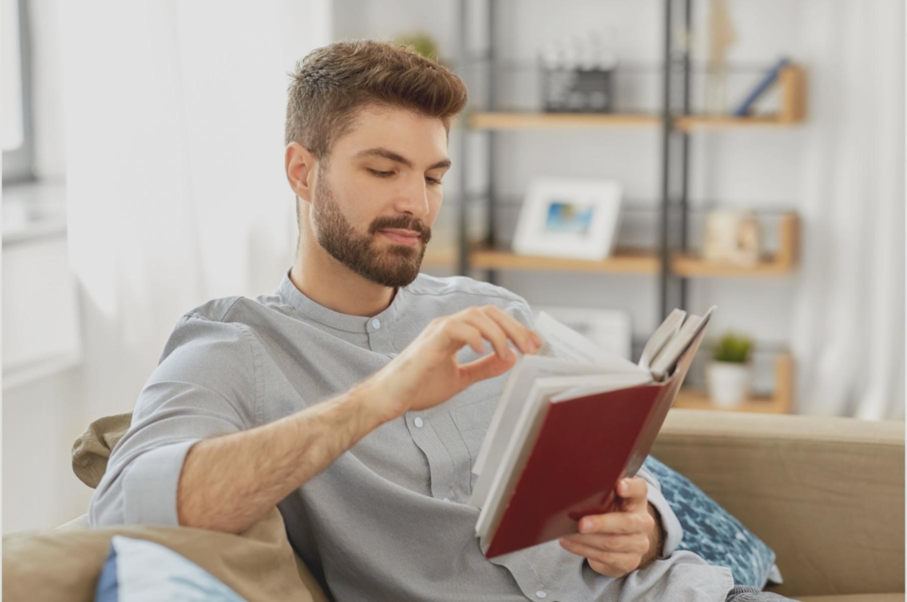 Semināra dalībnieki analizē finanšu dokumentus